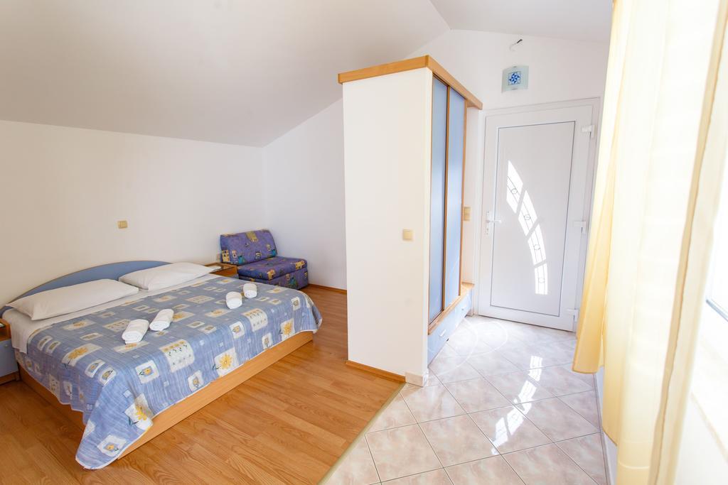 Filip Apartment Omiš Rom bilde
